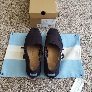 Toms Classic Canvas slip-ons